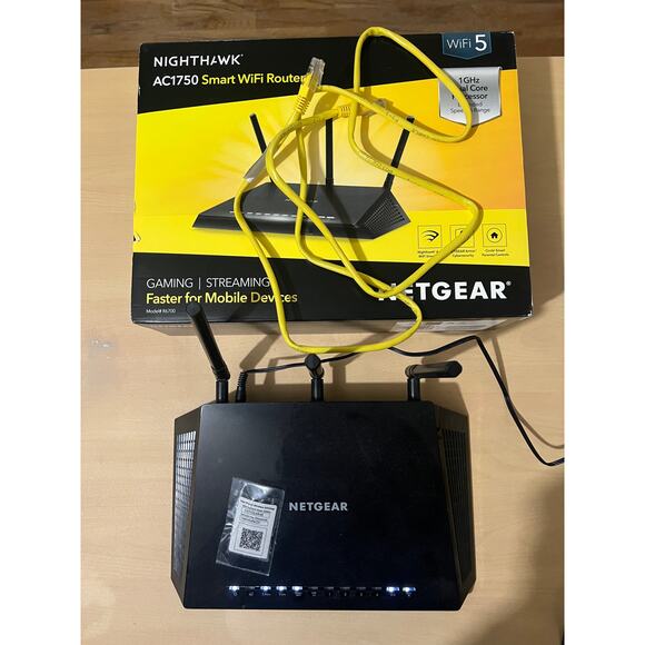 Nighthawk AC1750 Smart Wi-Fi Router With Ethernet Cable - Picture 1 of 5